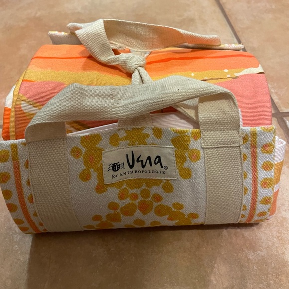 New ANTHROPOLOGIE/ VERA Perennial Floral Print Picnic Blanket Orange Gold Cream - Picture 7 of 13